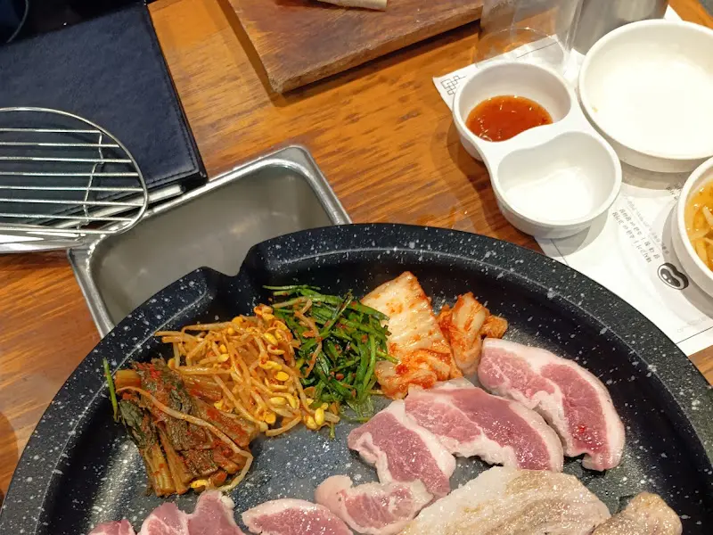 삼겹살과 밑반찬