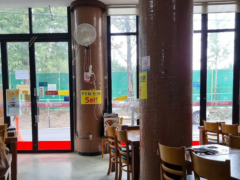 숙이네 밥상 내부