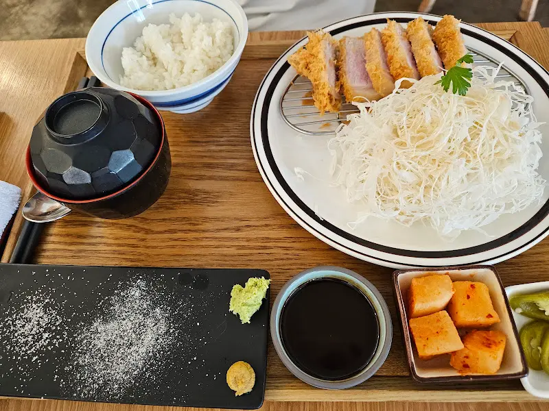 모둠카츠정식 한상차림