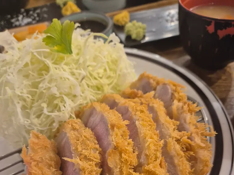 기본 돈까스의 단면