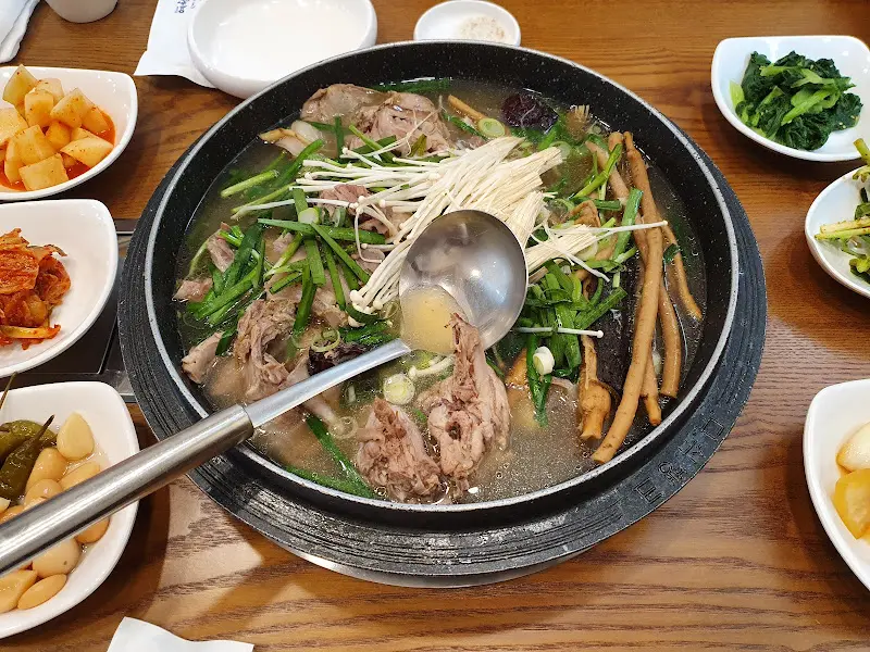 오리백숙 한 상 차림