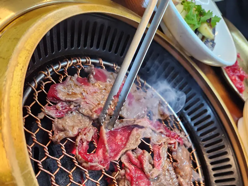 숯불 위에서 익어가는 광양불고기