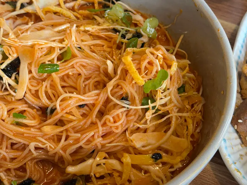 차돌박이 비빔국수