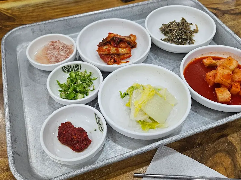 정갈하게 담긴 밑반찬