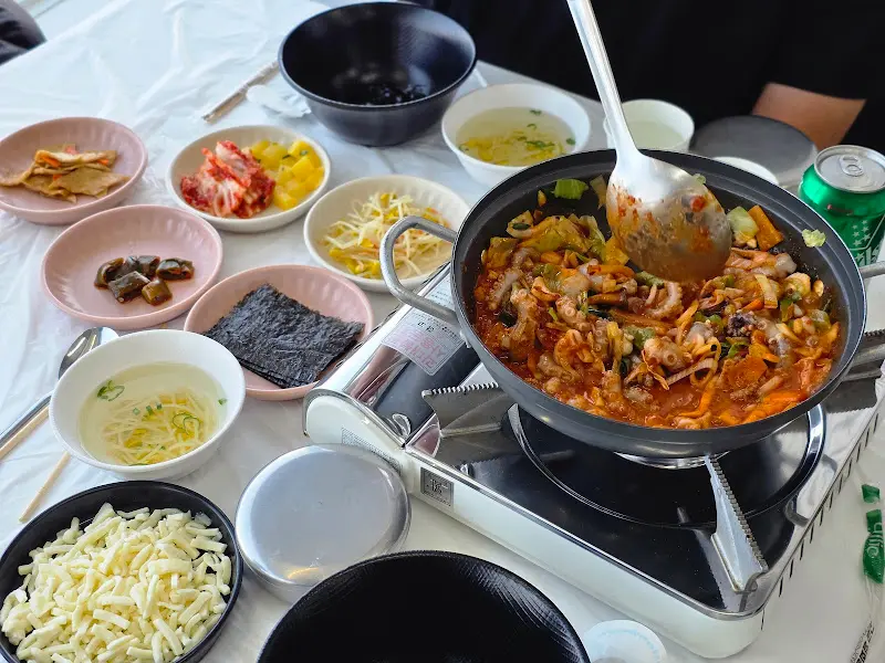 짜글낙지를 더욱 맛있게 즐기는 방법, 김가루와 콩나물을 넣어 밥과 함께 비벼먹기