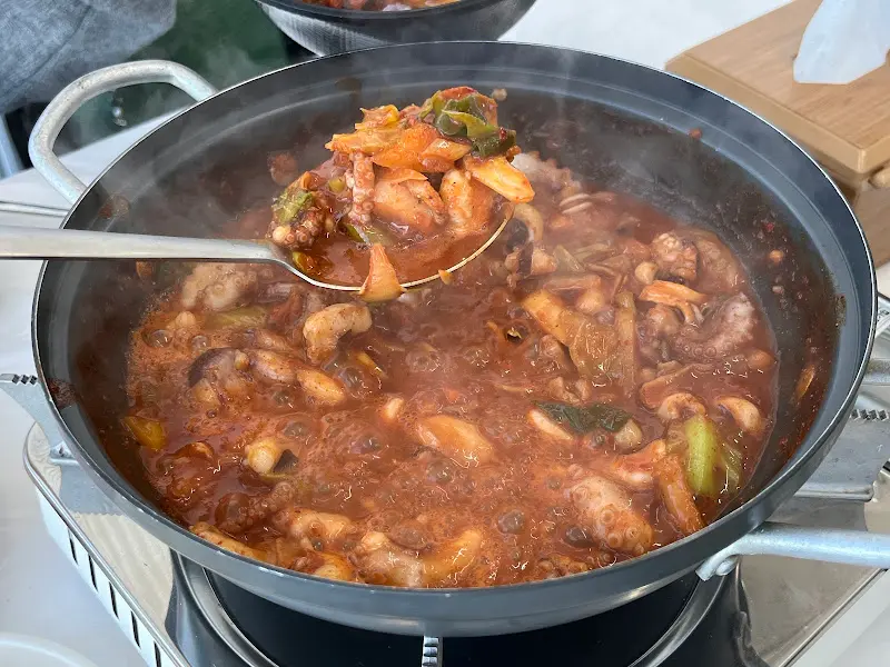 맛깔스러운 짜글낙지 한 상 차림