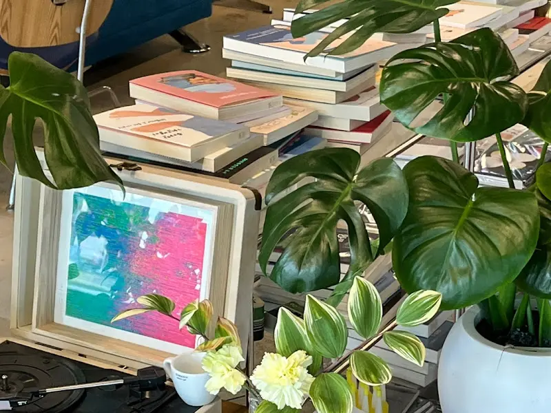 12moon 카페 내부 인테리어