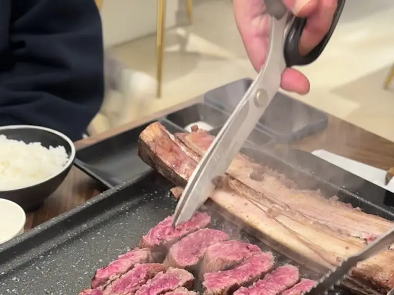 우대갈비 커팅 장면