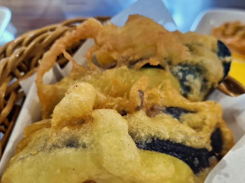 바삭함이 느껴지는 가지만두