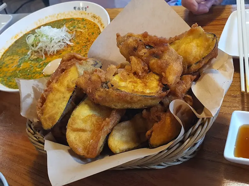 가지만두와 탄탄면의 환상적인 조합