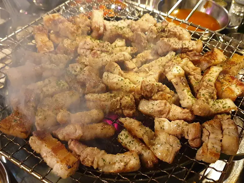 연탄불 위의 삼겹살