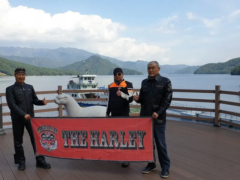 방문객들과 파로호