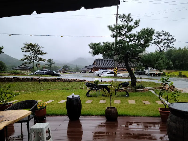 백운차실 외부 좌석