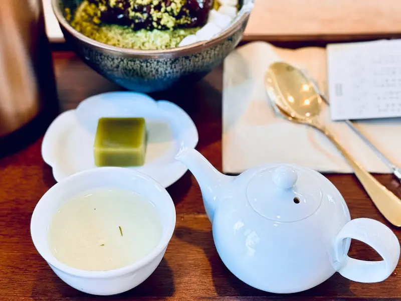 녹차 빙수와 다과