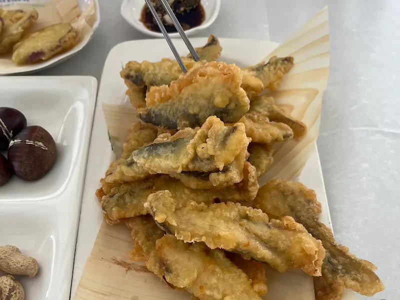 노릇하게 튀겨진 은어튀김