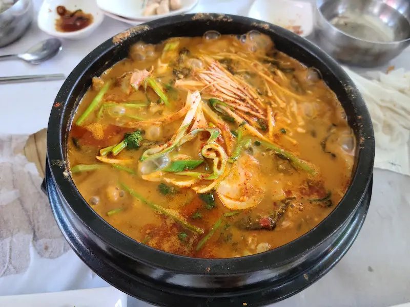 보글보글 끓는 참게메기탕