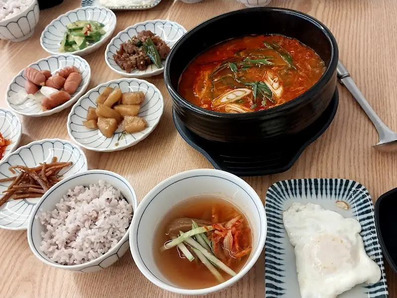 고등어구이와 김치찌개