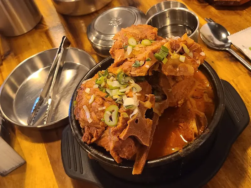 푸짐한 뼈해장국