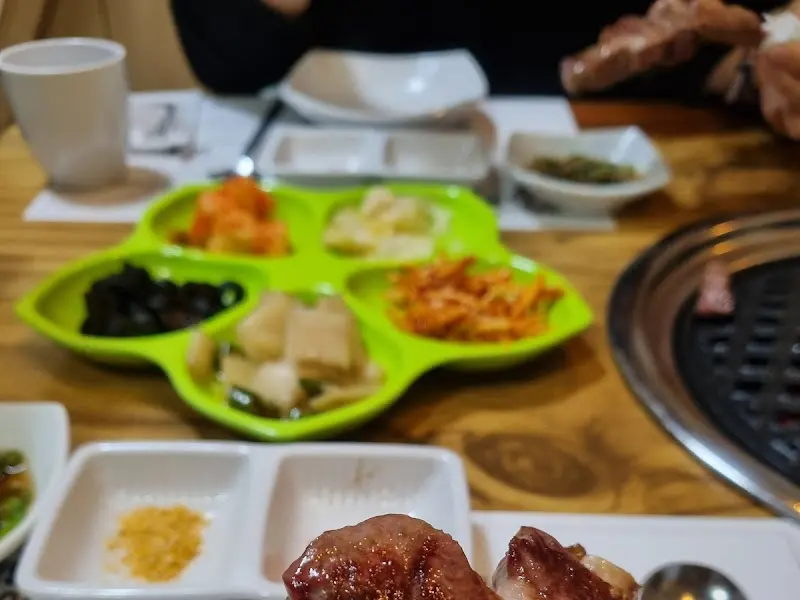 다채로운 기본 찬 구성