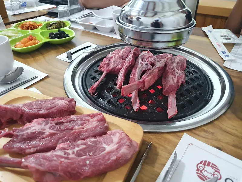 숯불 위에서 익어가는 프렌치랙