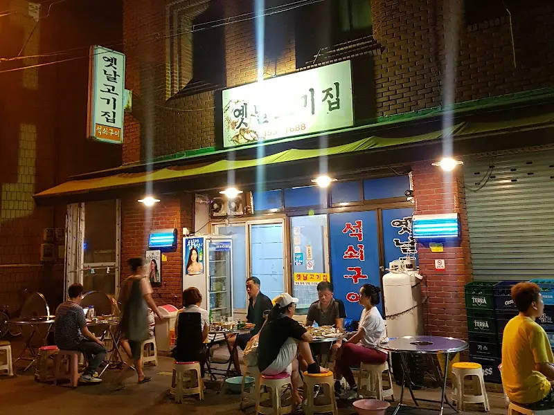 옛날고기집 야경