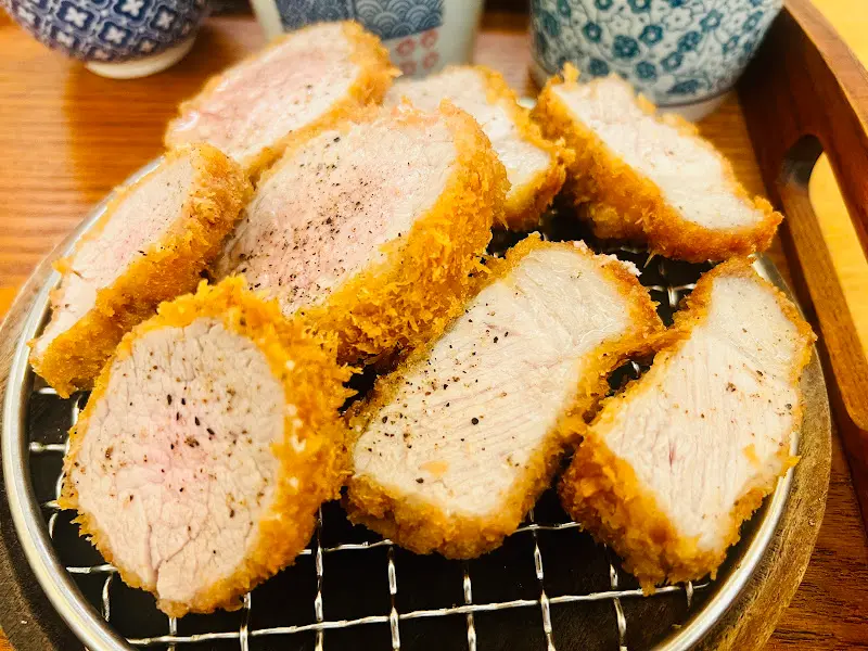 잘 튀겨진 돈카츠