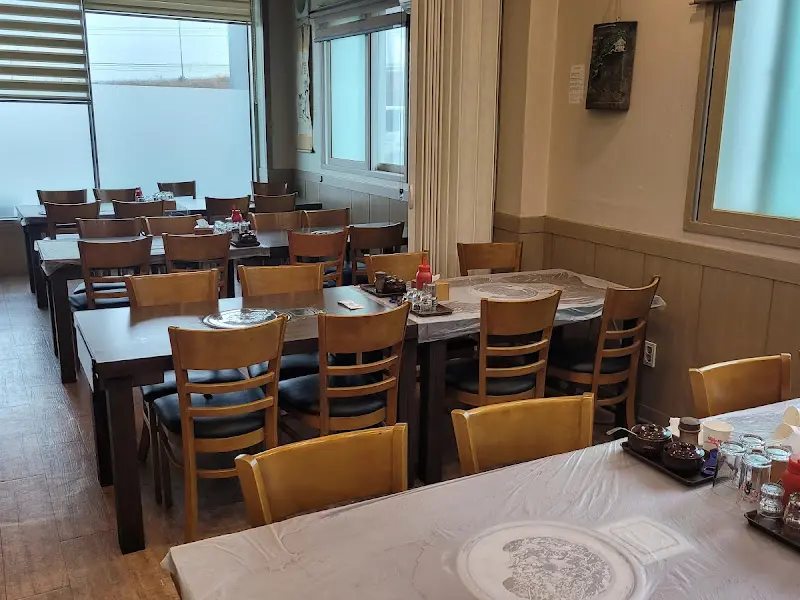 테이블과 의자로 바뀐 좌석