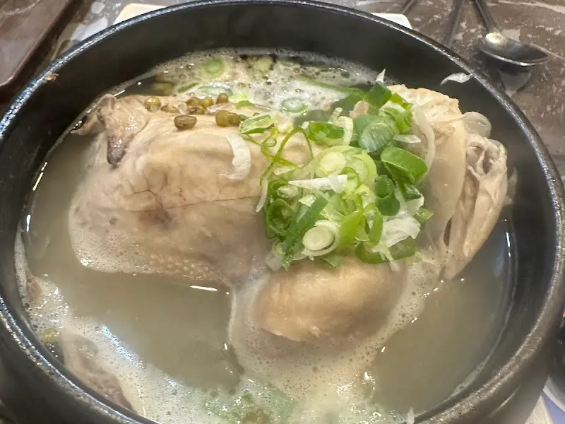 보글보글 끓고 있는 삼계탕