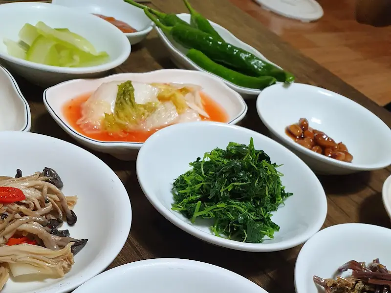 다양한 밑반찬들