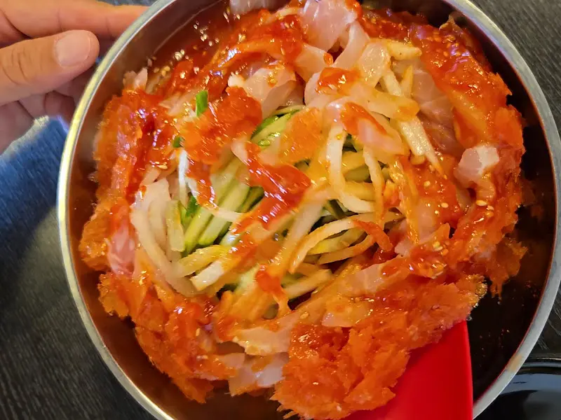 푸짐한 양과 신선함이 느껴지는 물회