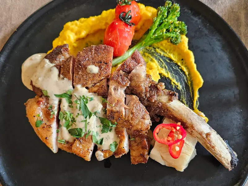 흑돼지 뼈등심 스테이크