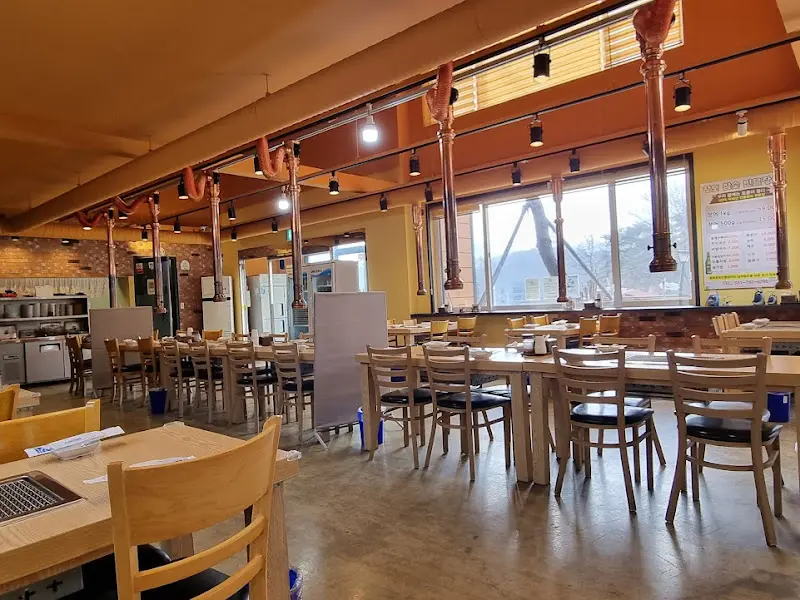 깔끔한 식당 내부