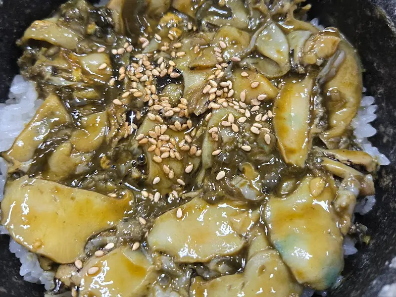 성게전복돌솥밥 클로즈업