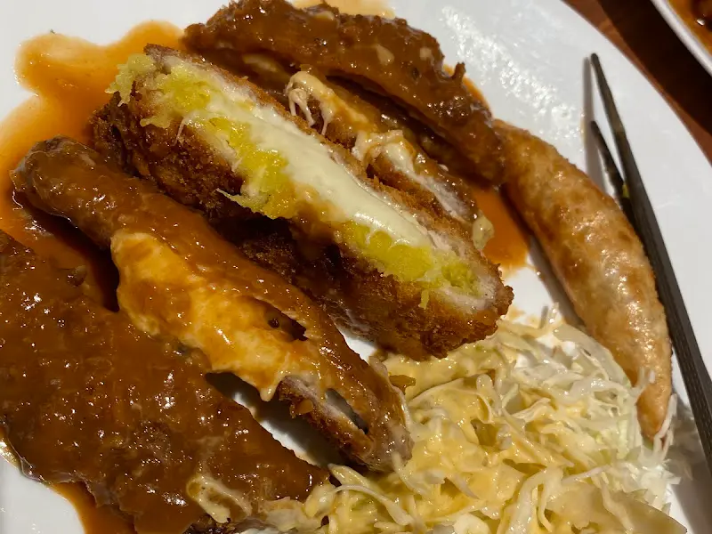 치즈가 흘러내리는 돈까스