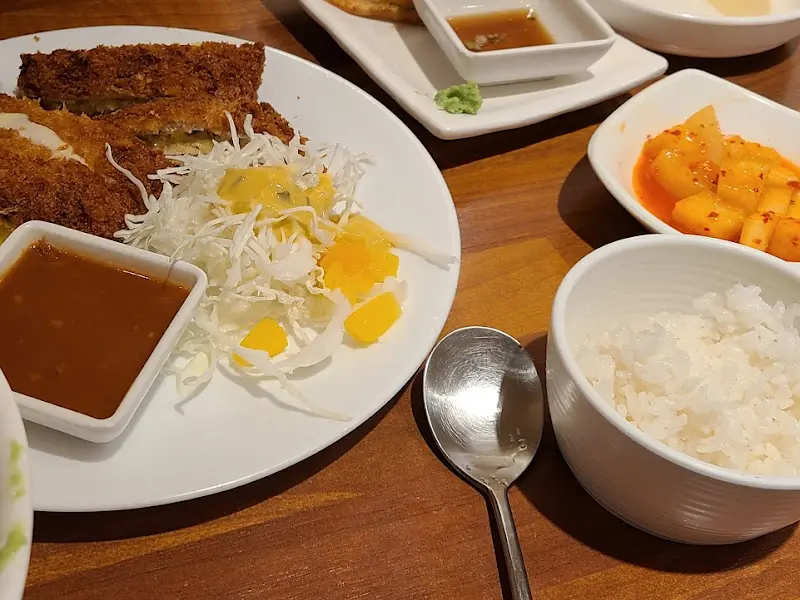 돈까스와 샐러드