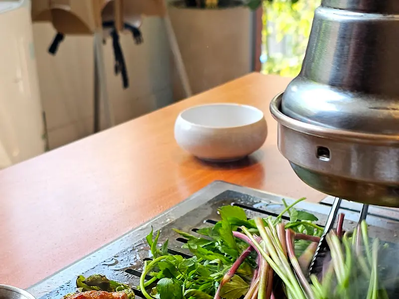 깔끔하게 정돈된 테이블 세팅