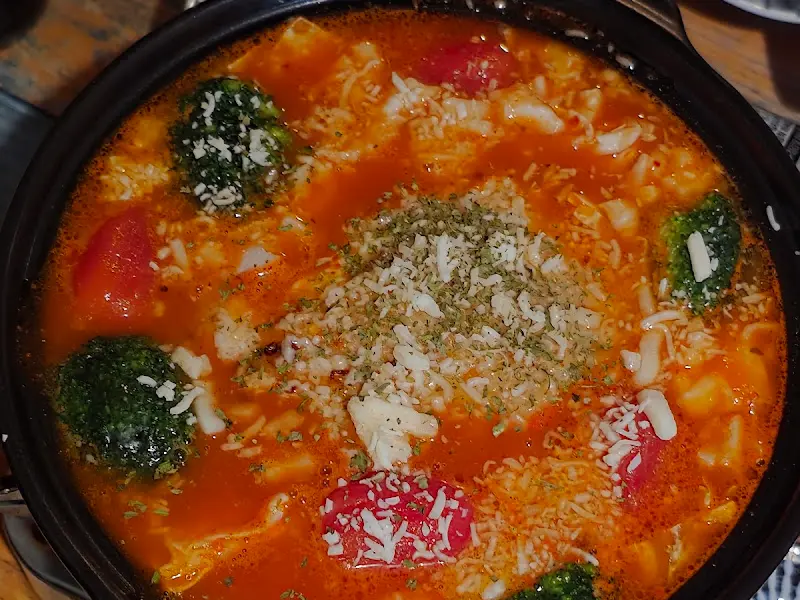 보글보글 끓는 토마토 나베