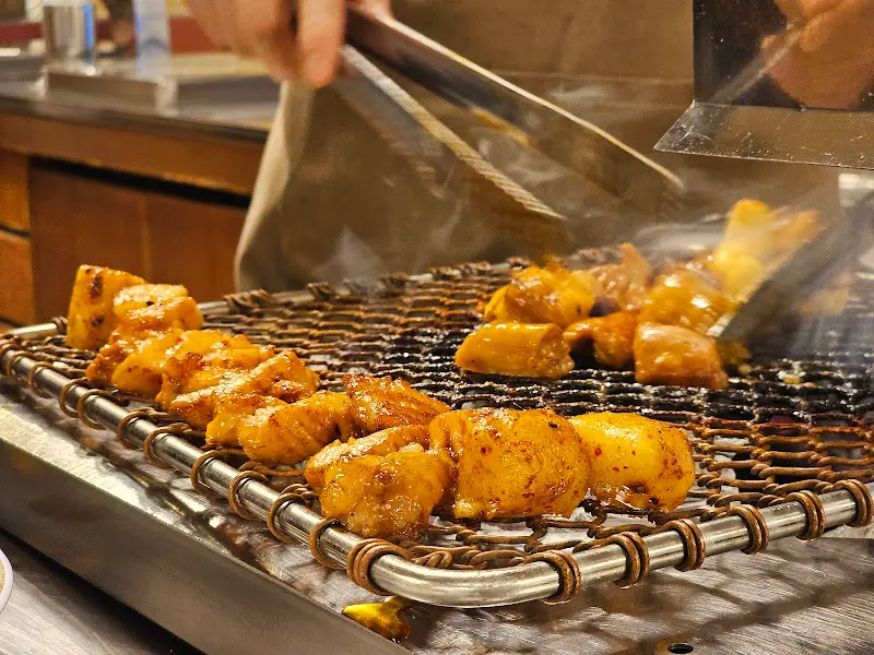 직원분이 직접 구워주는 모습