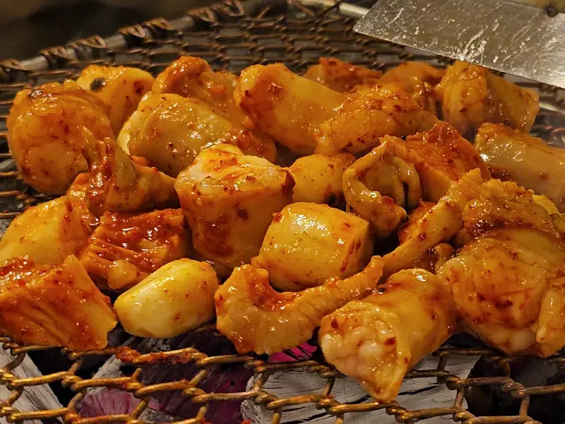 숯불 위에서 익어가는 대창