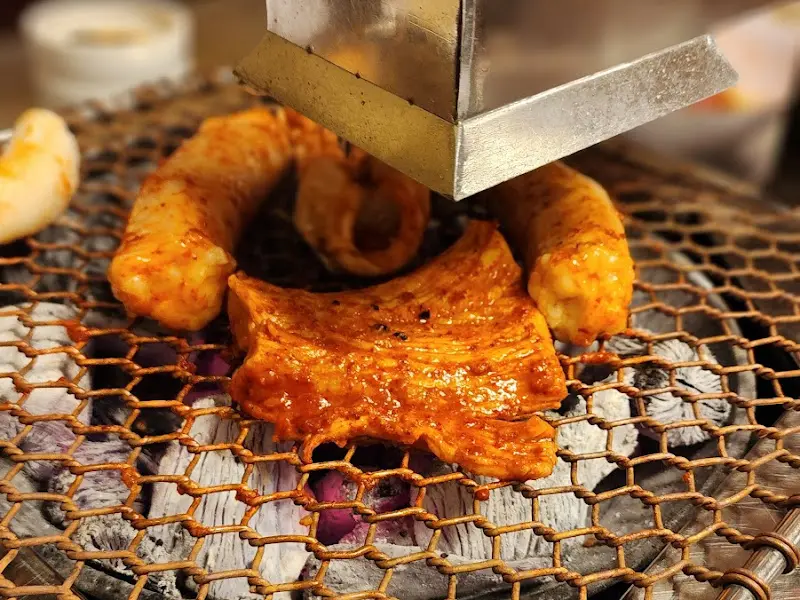 대창과 특양 굽는 모습