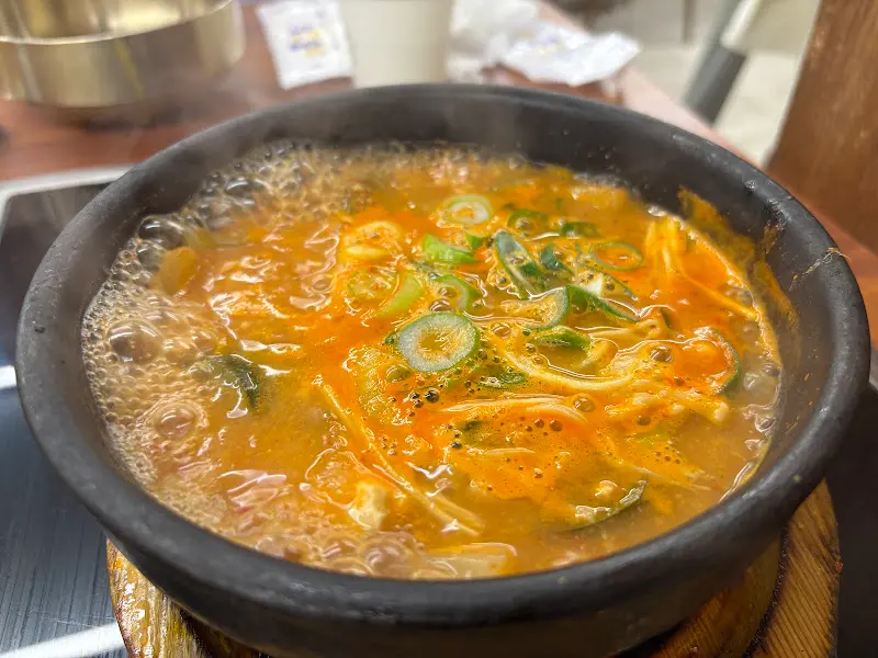 인덕션에 올려진 된장찌개