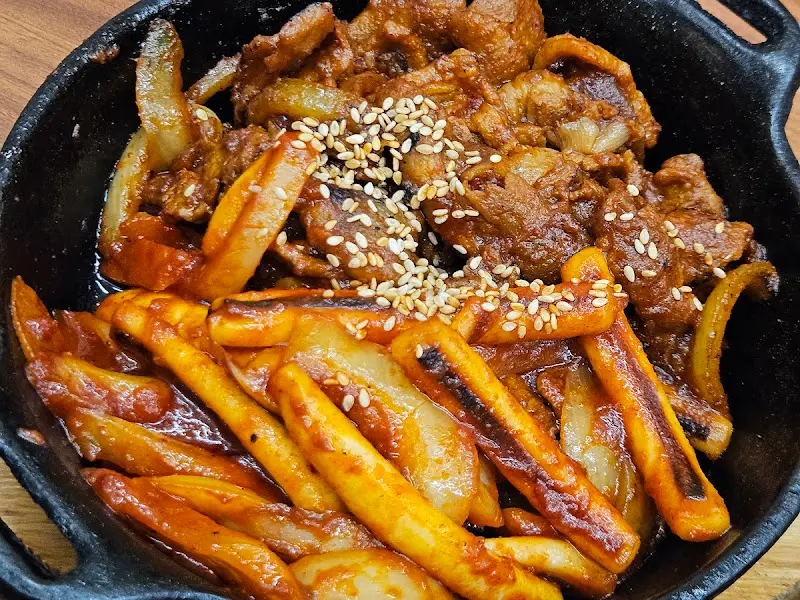 오징어볶음과 제육볶음