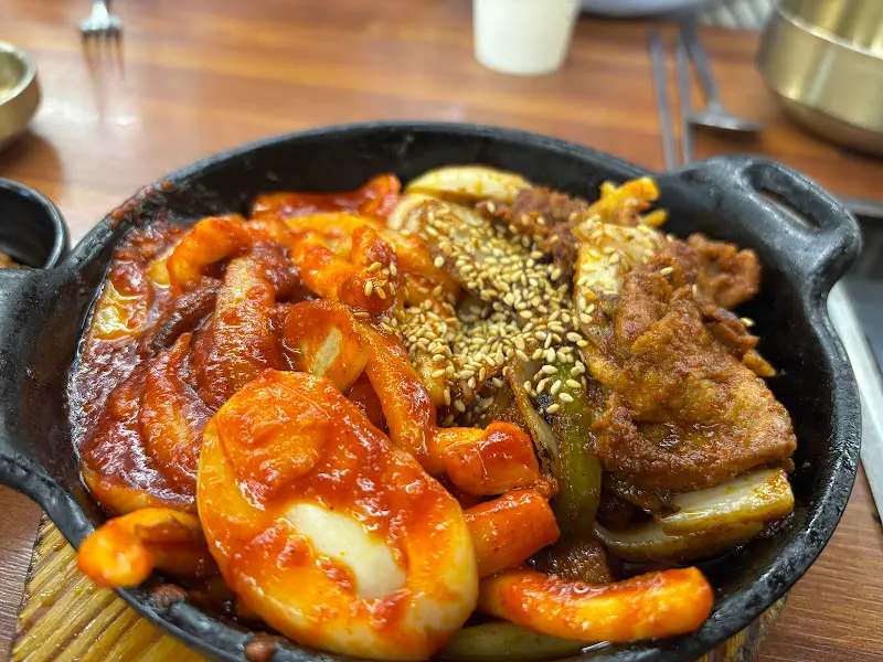 오징어볶음과 제육볶음 근접샷