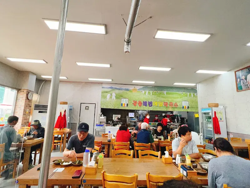 매장 내부 전경