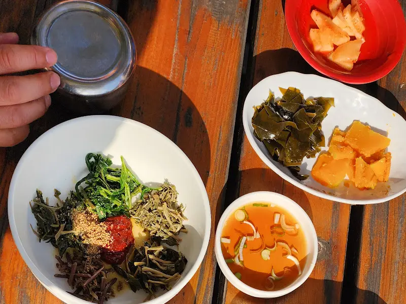 산채비빔밥과 밑반찬