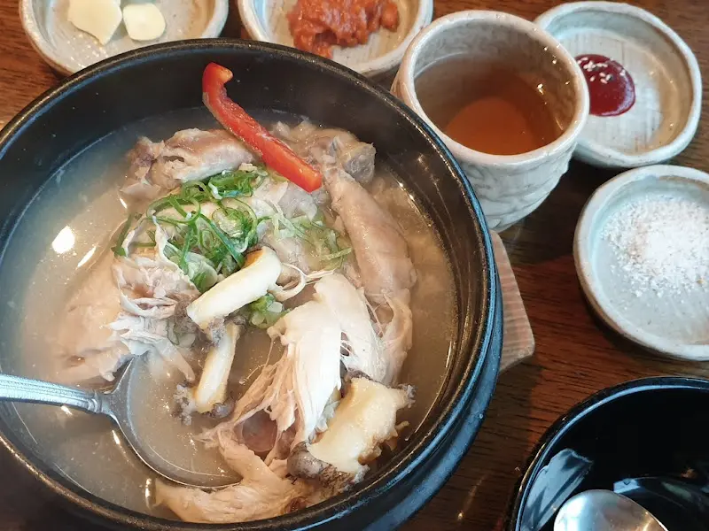 백제령 정원 벤치