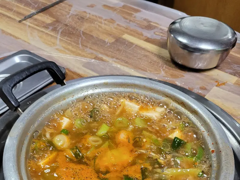보글보글 끓는 찌개