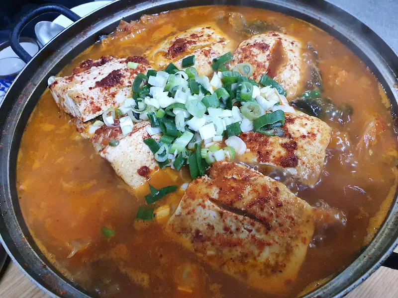 얼큰하고 시원한 두부김치