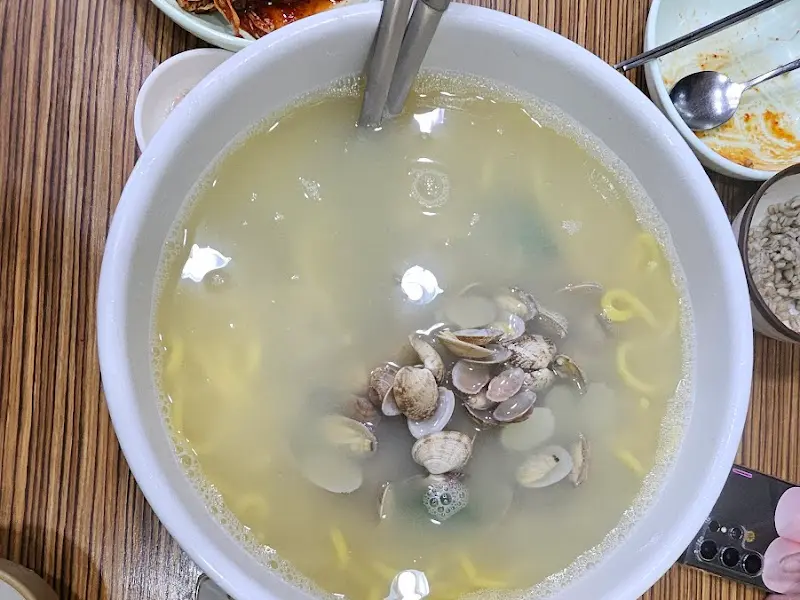 바지락 칼국수 근접샷