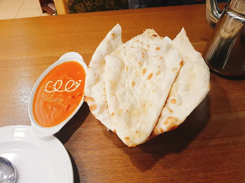 갈릭 난과 커리